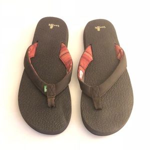 Sanuk Brown NWOT Sz 10